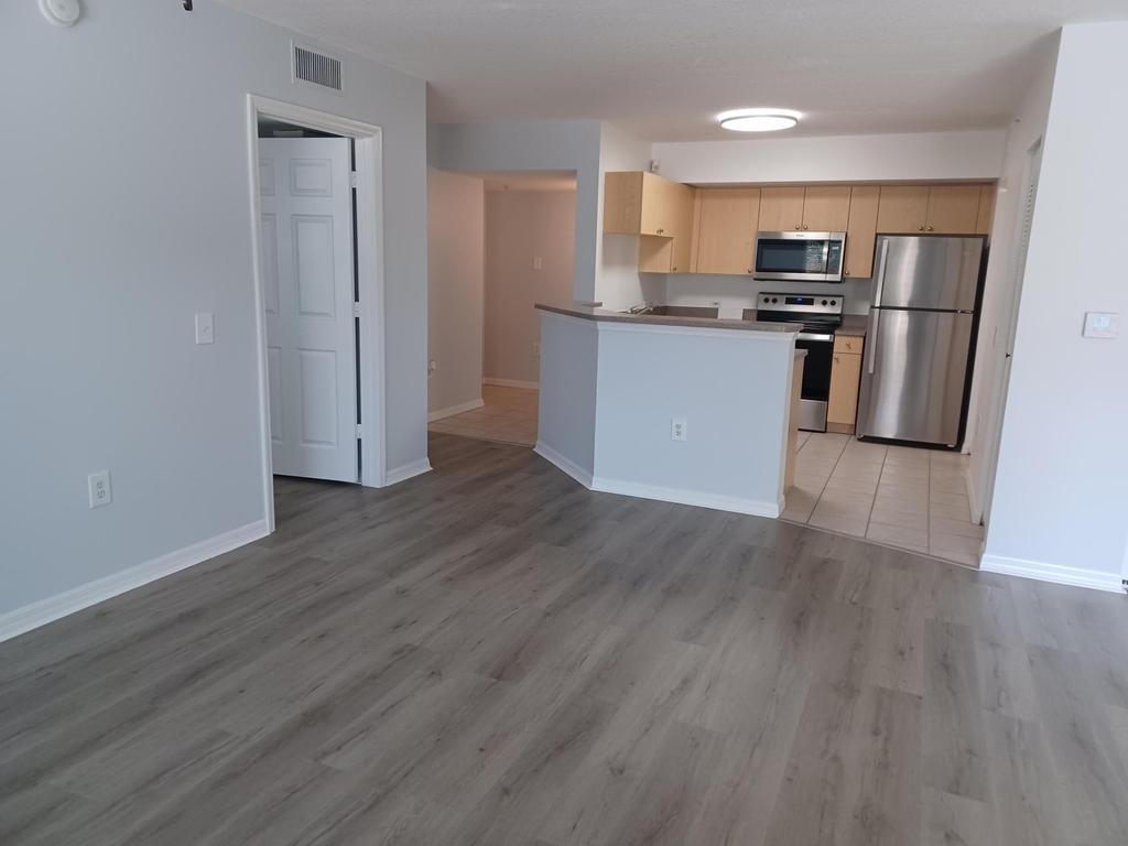 215 Villa Circle - Photo 3