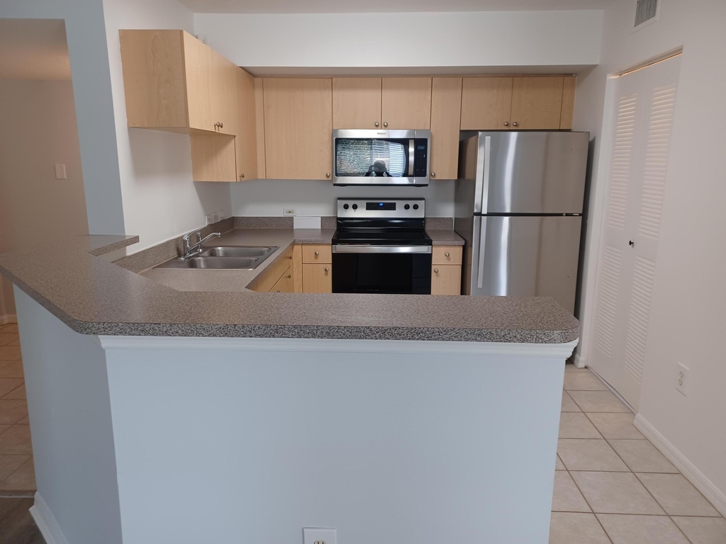 215 Villa Circle - Photo 2