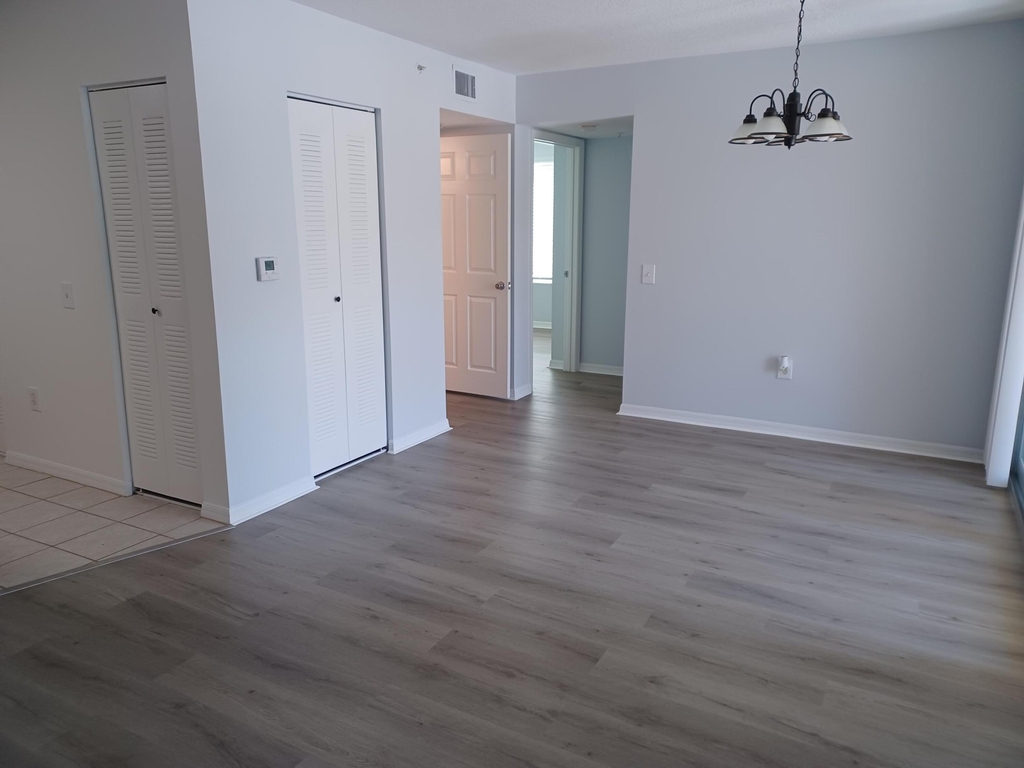215 Villa Circle - Photo 6