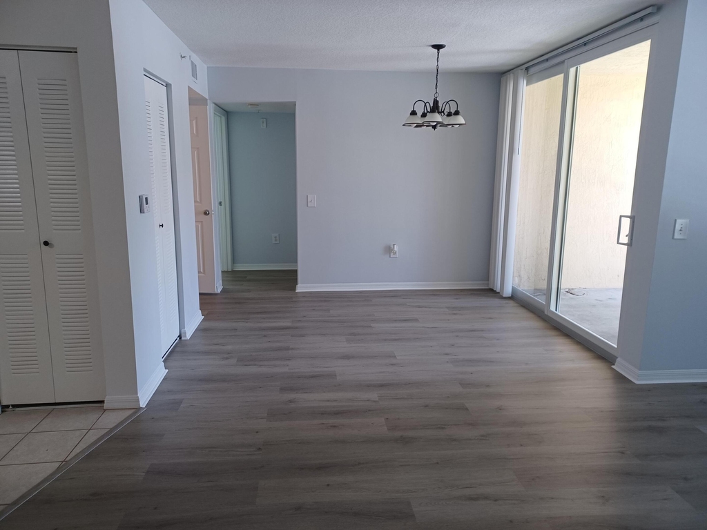215 Villa Circle - Photo 7