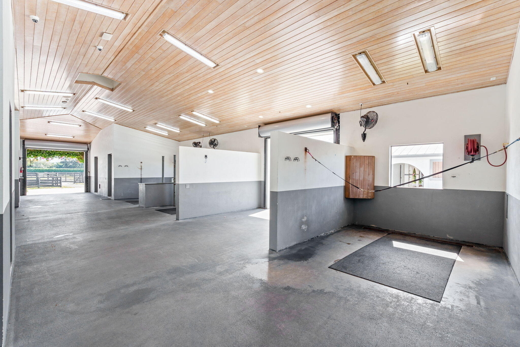 13155 Southfields Road - Photo 32