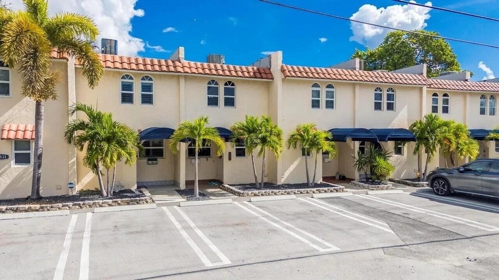 1839 Se 4th Street - Photo 2
