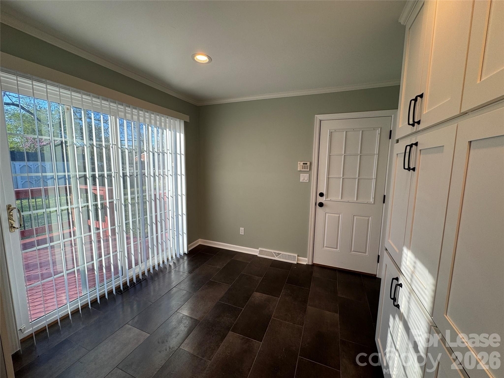 2359 Maplewood Drive - Photo 5