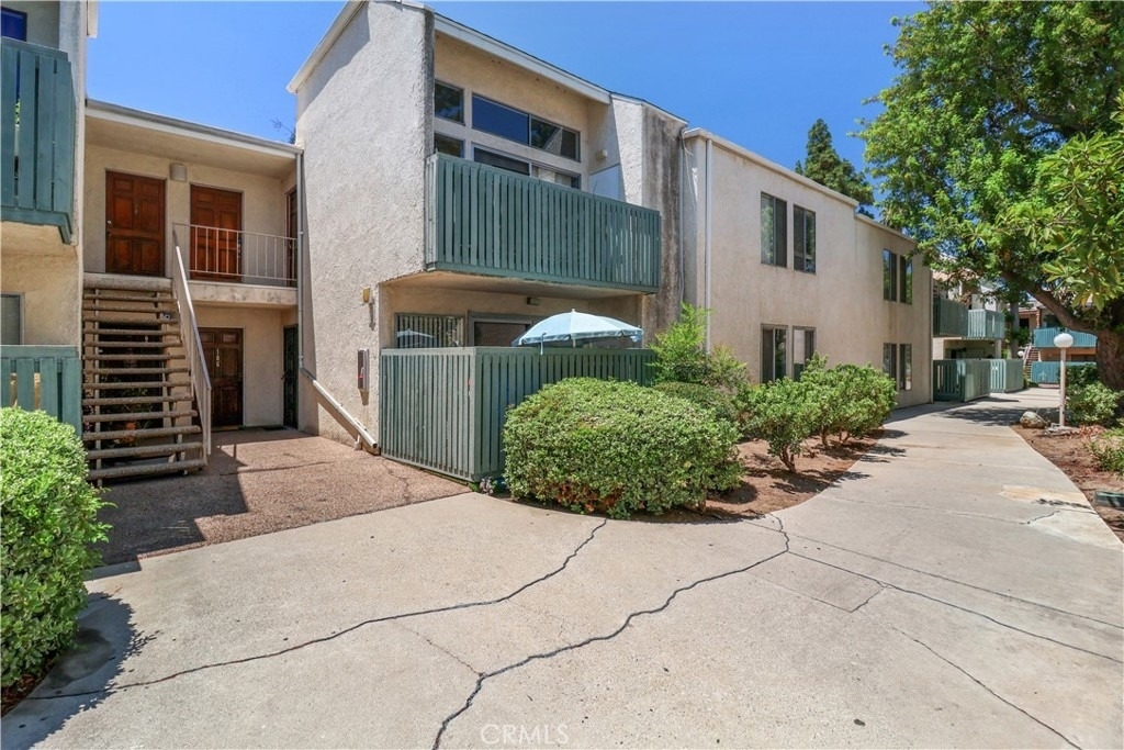 5700 Etiwanda - Photo 1