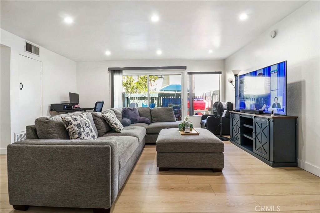 5700 Etiwanda - Photo 3