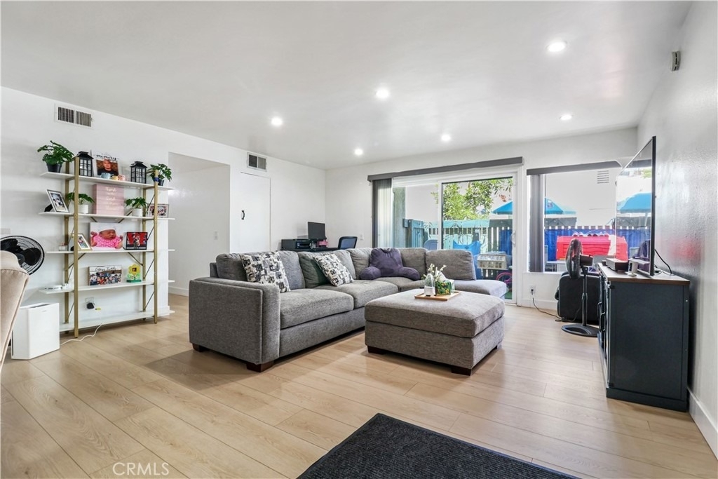 5700 Etiwanda - Photo 2