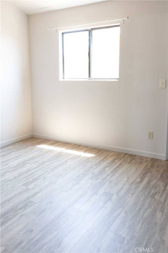 1239 E Foothill Boulevard - Photo 33