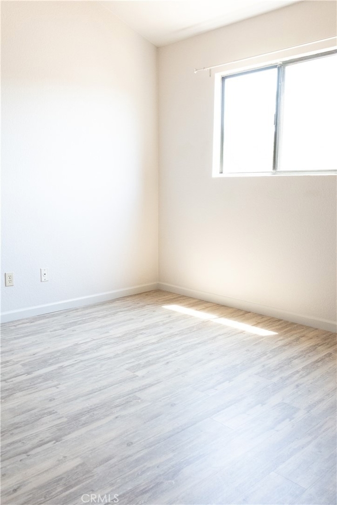 1239 E Foothill Boulevard - Photo 32