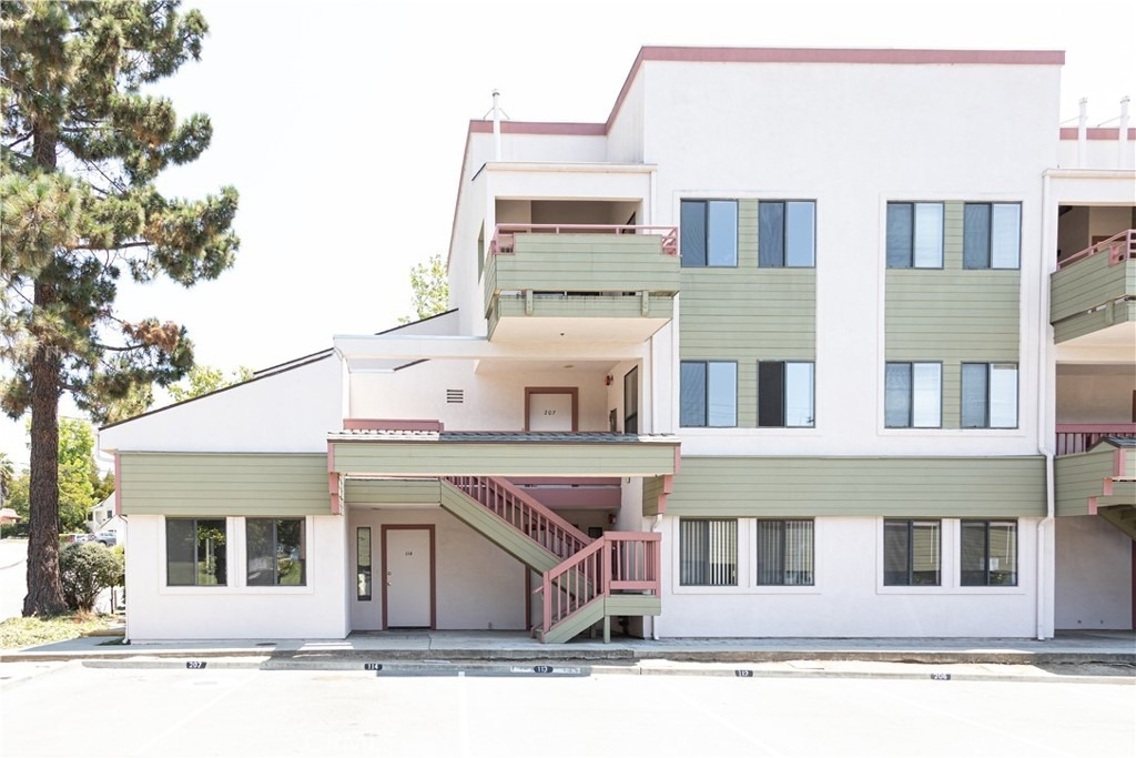 1239 E Foothill Boulevard - Photo 53