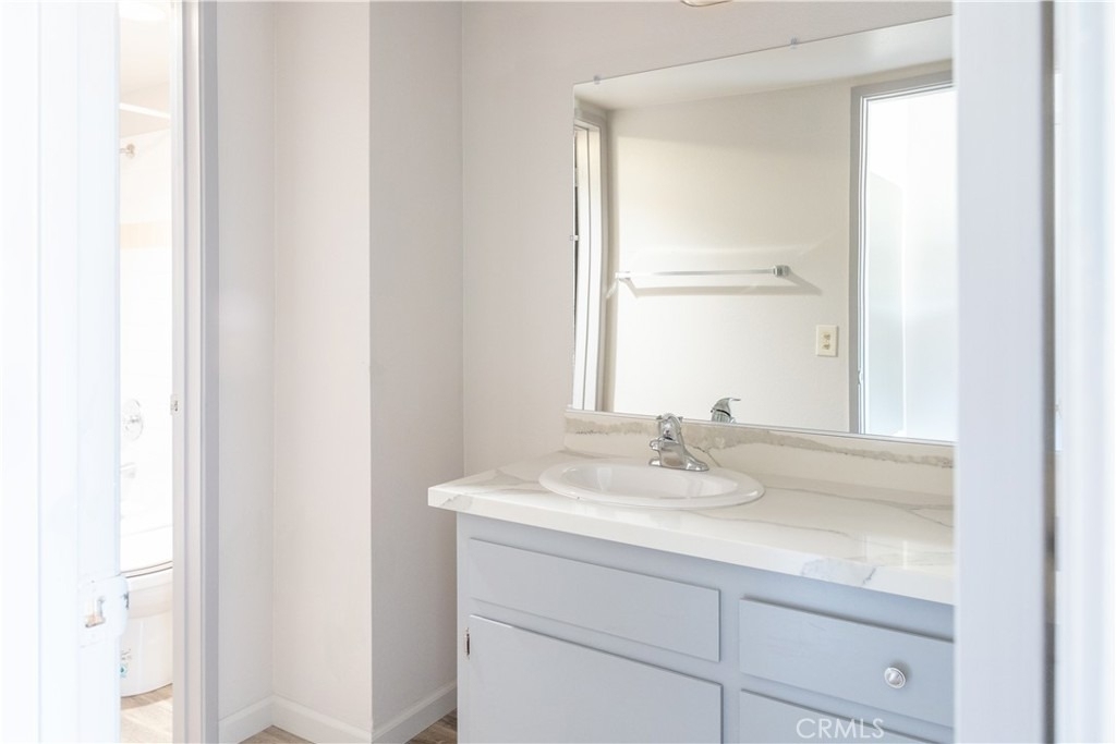 1239 E Foothill Boulevard - Photo 12