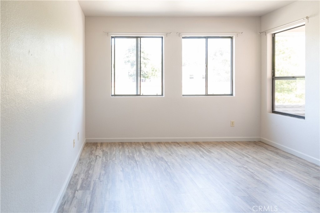 1239 E Foothill Boulevard - Photo 7