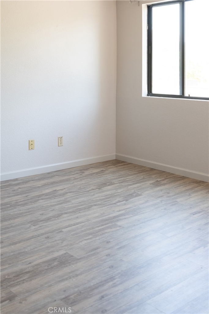 1239 E Foothill Boulevard - Photo 3