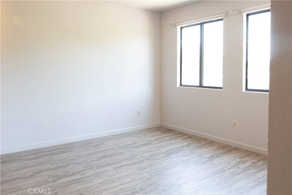 1239 E Foothill Boulevard - Photo 20