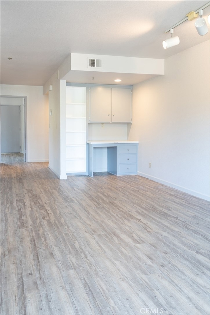 1239 E Foothill Boulevard - Photo 22
