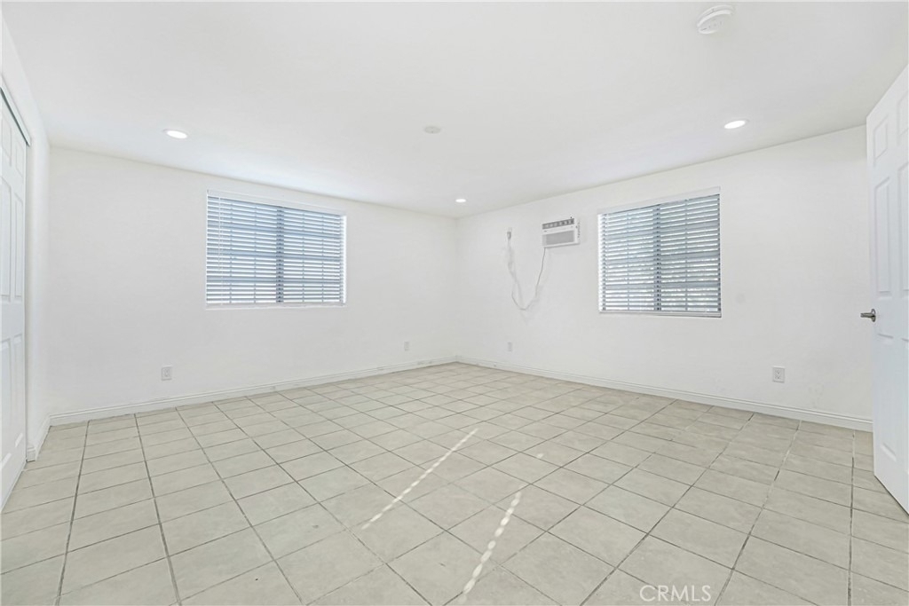 400 W 109th Street W - Photo 7
