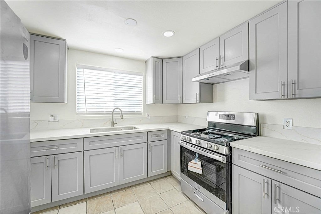 400 W 109th Street W - Photo 0