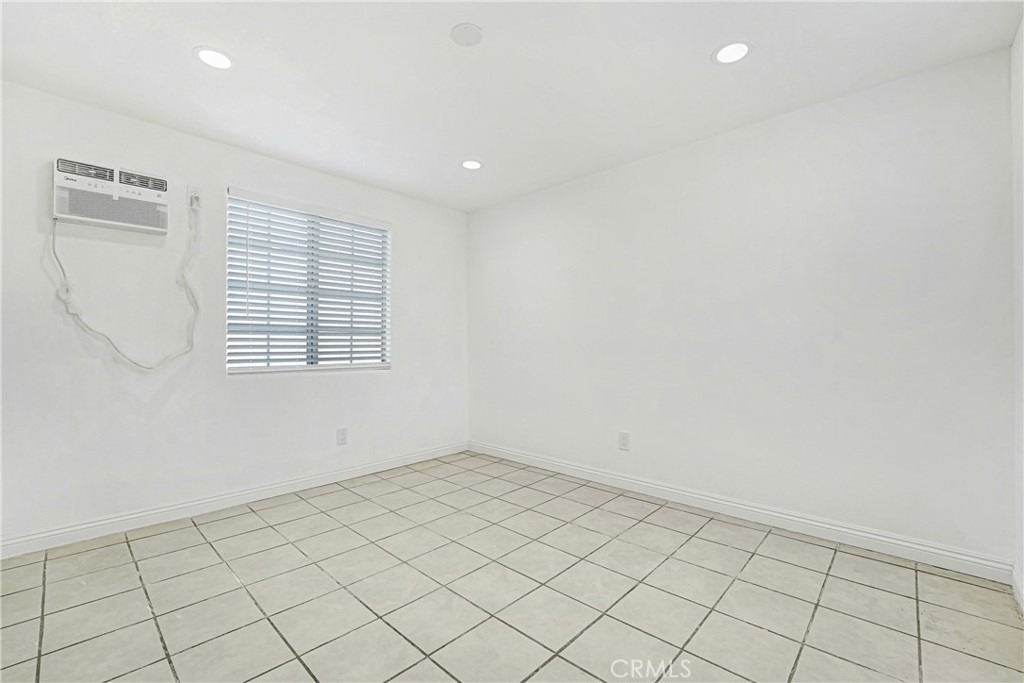 400 W 109th Street W - Photo 6