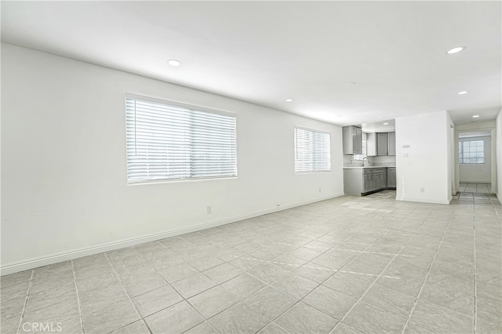 400 W 109th Street W - Photo 2