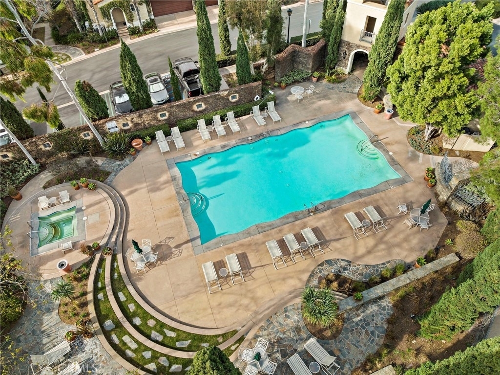 1 Tivoli Court - Photo 2