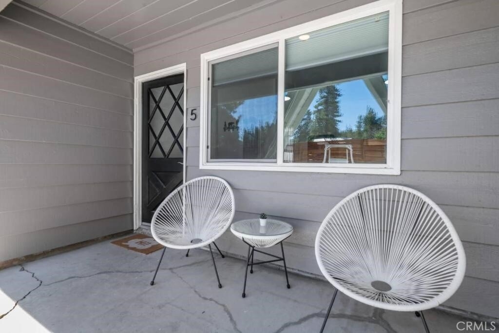 560 Edgemoor - Photo 2