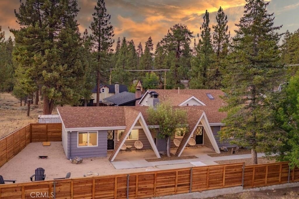 560 Edgemoor - Photo 1