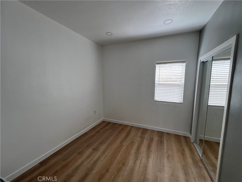 1561 W 38th Place - Photo 3