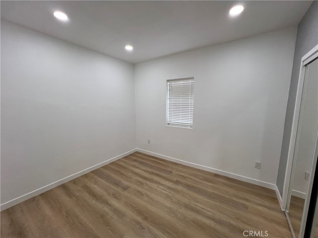 1561 W 38th Place - Photo 2