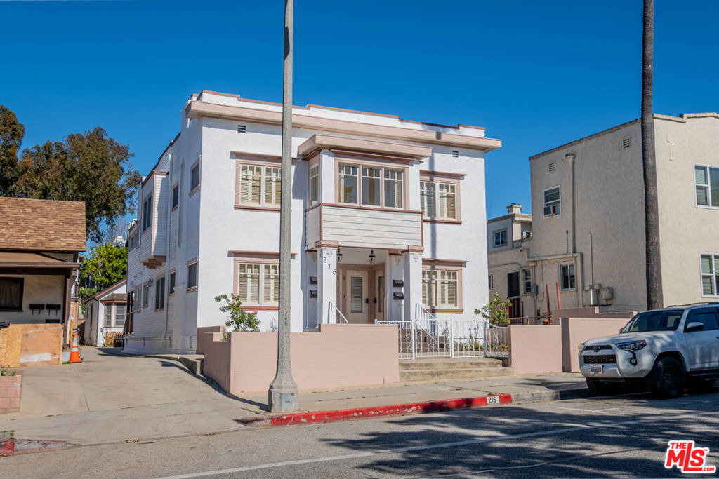 216 N Catalina - Photo 1