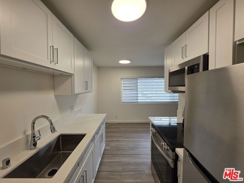 1433 Brockton Avenue - Photo 8