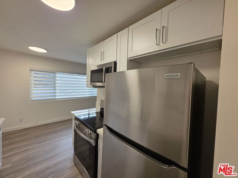 1433 Brockton Avenue - Photo 7