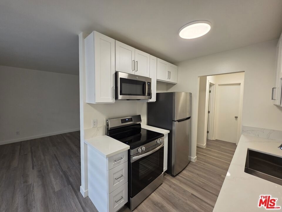 1433 Brockton Avenue - Photo 6