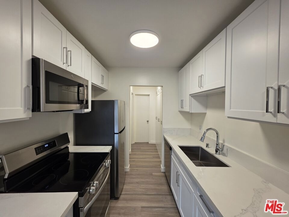 1433 Brockton Avenue - Photo 5