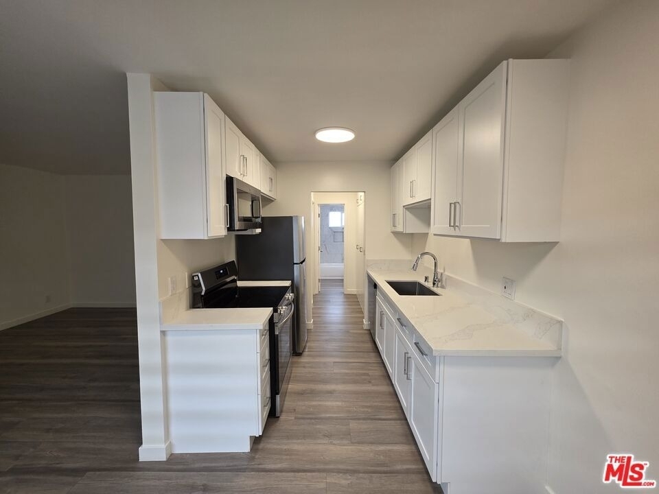 1433 Brockton Avenue - Photo 3