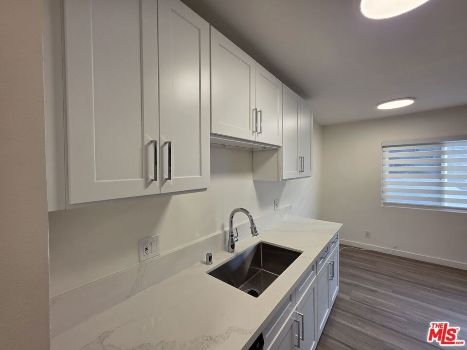1433 Brockton Avenue - Photo 9
