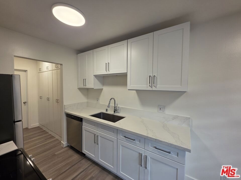 1433 Brockton Avenue - Photo 4