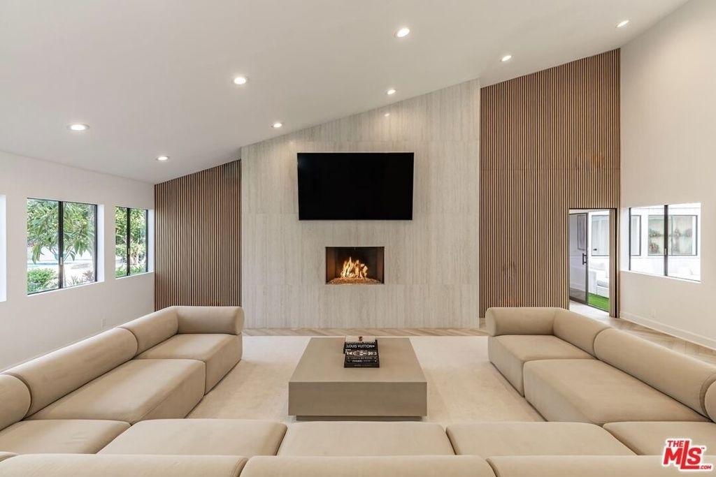 624 N Beverly Drive - Photo 12
