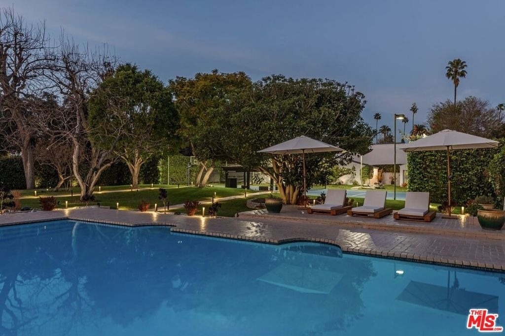 624 N Beverly Drive - Photo 2