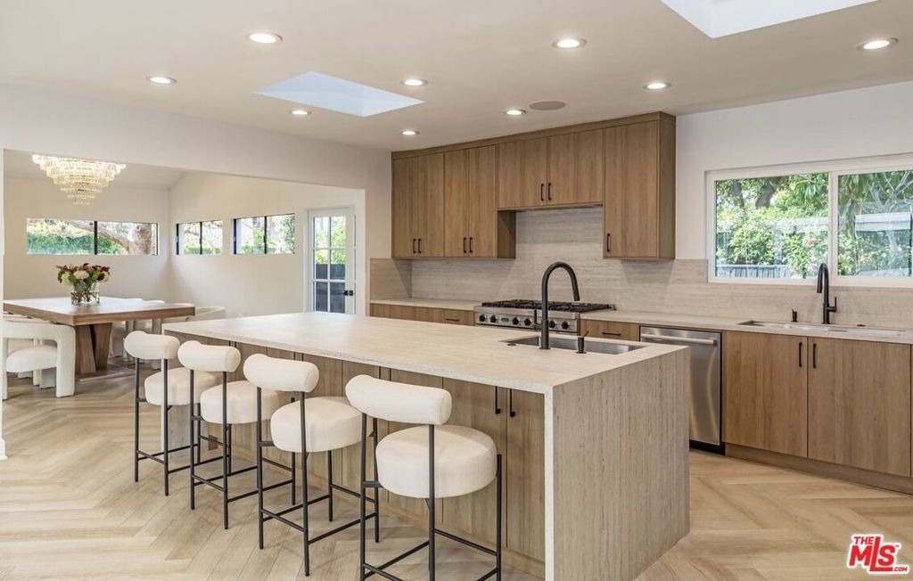 624 N Beverly Drive - Photo 8