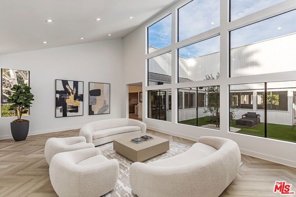 624 N Beverly Drive - Photo 5