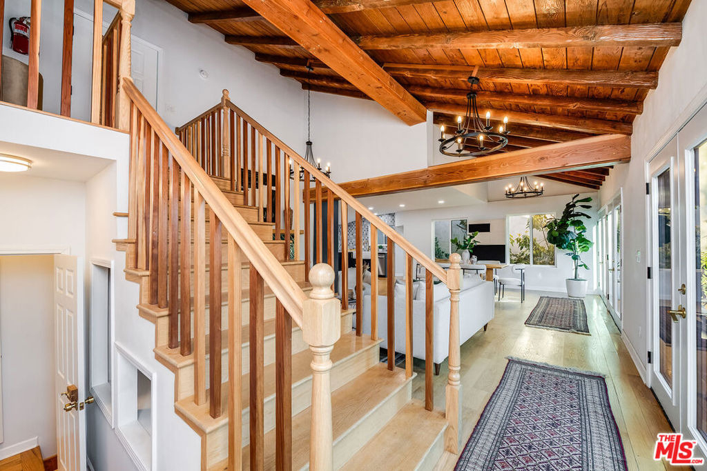 3323 N Knoll Drive - Photo 9