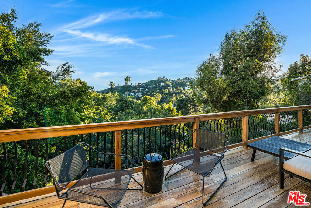 3323 N Knoll Drive - Photo 16