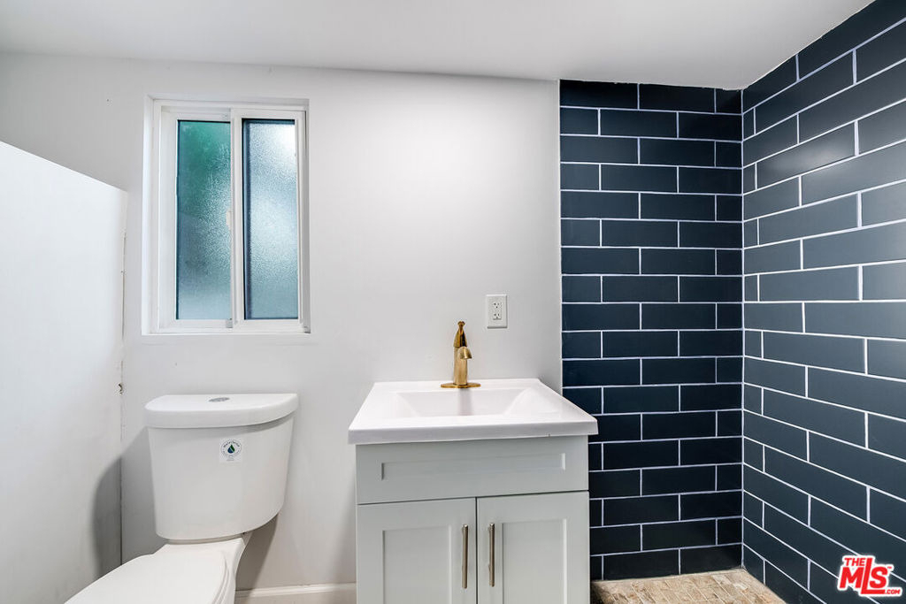 3323 N Knoll Drive - Photo 46