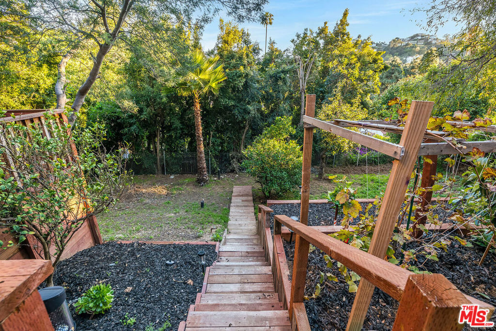 3323 N Knoll Drive - Photo 43