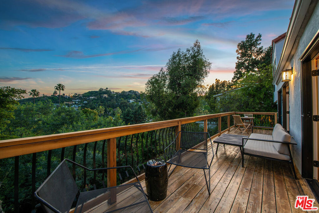 3323 N Knoll Drive - Photo 3