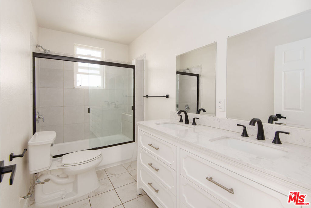 2134 S Cloverdale Avenue - Photo 29