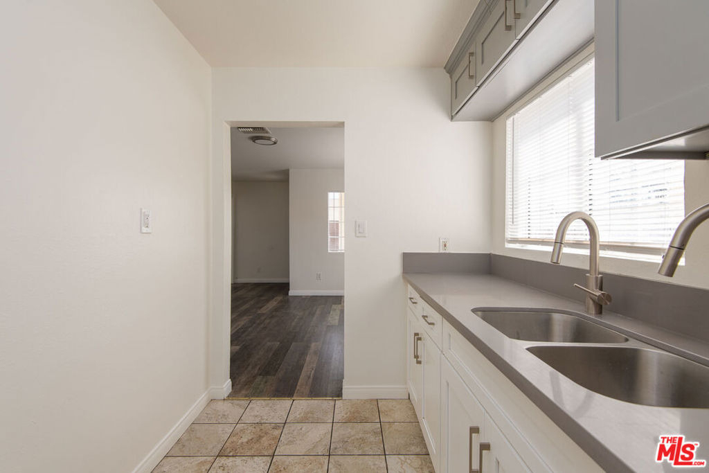 2134 S Cloverdale Avenue - Photo 8