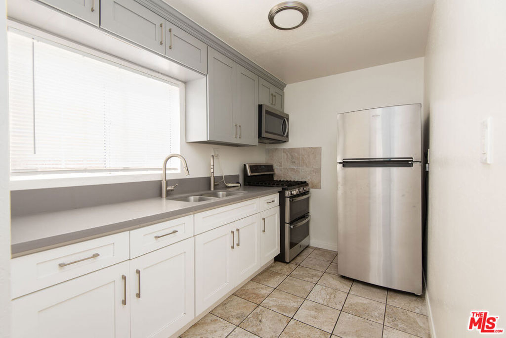 2134 S Cloverdale Avenue - Photo 7