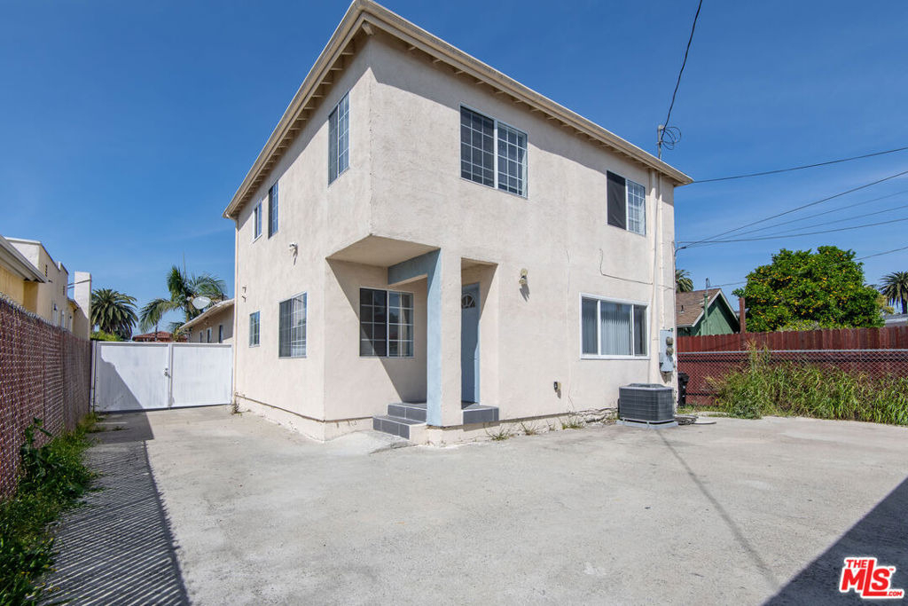 2134 S Cloverdale Avenue - Photo 0