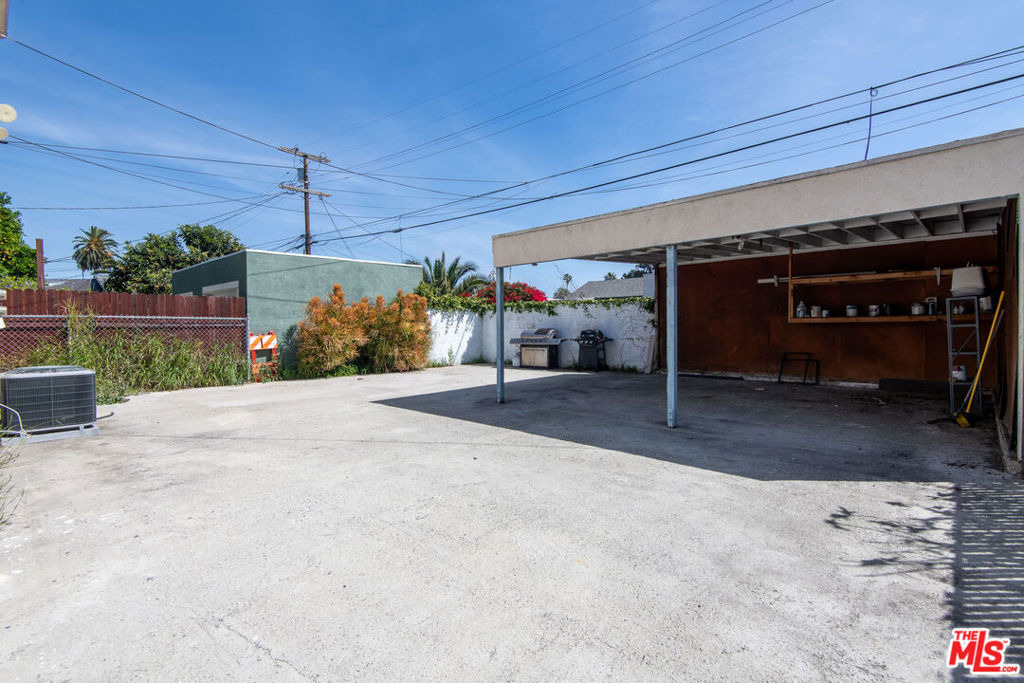 2134 S Cloverdale Avenue - Photo 31