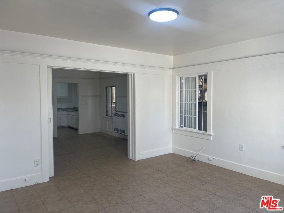 708 W Vernon Avenue - Photo 3